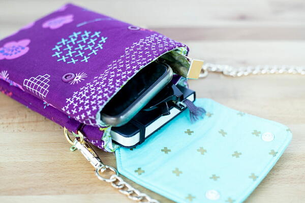 DIY Cross Body Zipper Tote DIY Cross Body Zipper Tote