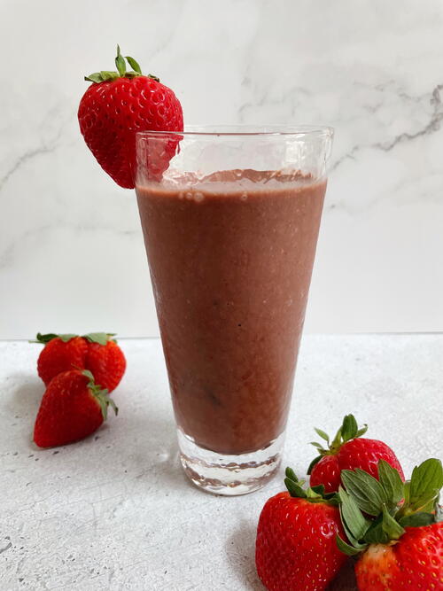 Easy Chocolate Strawberry Banana Smoothie Easy Chocolate Strawberry Banana Smoothie