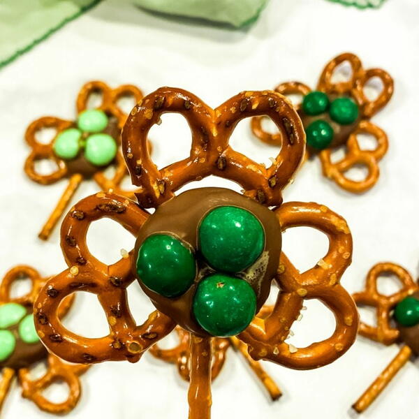 Easy Shamrock Pretzels Easy Shamrock Pretzels