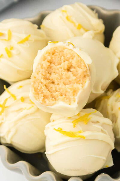 Lemon Truffles with Golden Oreos Lemon Truffles (with Golden Oreos)