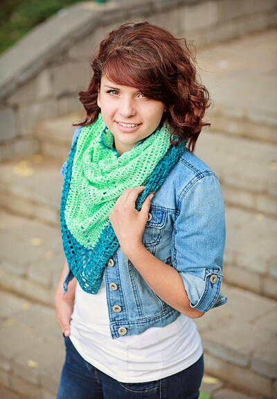 Oceanside Triangle Scarf Easy Crochet Pattern Oceanside Triangle Scarf: Easy Crochet Pattern