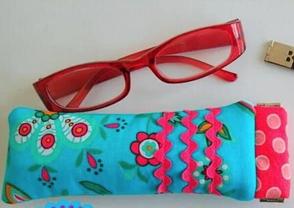Reading Glasses Case Using A Flex Frame Reading Glasses Case Using A Flex Frame