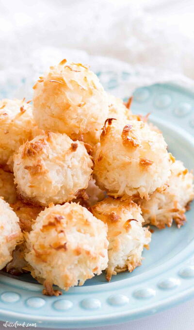 Easy Coconut Macaroons Easy Coconut Macaroons