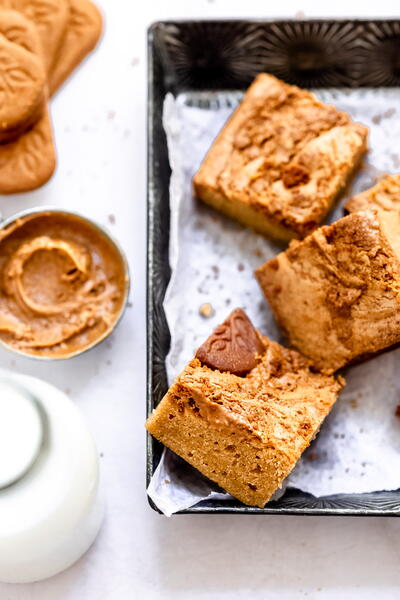 Easy One Bowl Biscoff Blondies