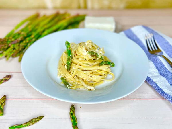 Pasta With Feta Cheese And Asparagus