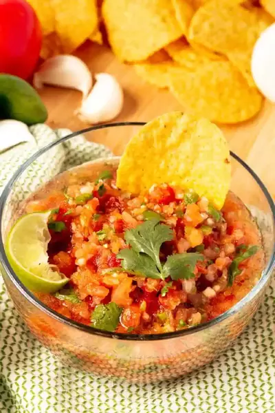Easy Blender Salsa with Fresh Tomatoes Easy Blender Salsa (with Fresh Tomatoes!)