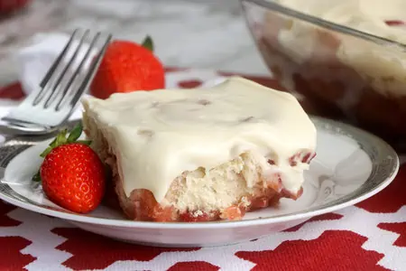 Strawberry Cinnamon Rolls