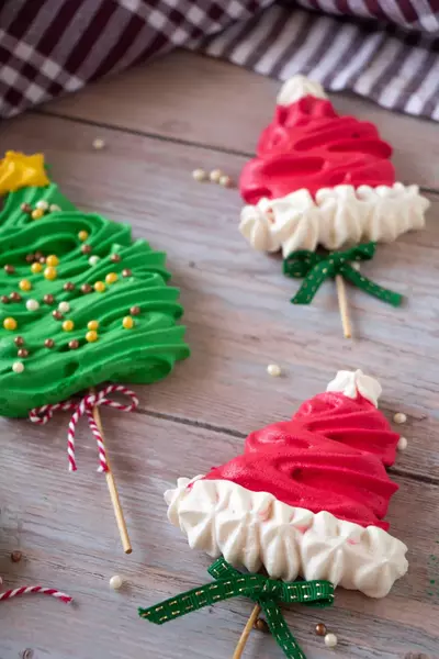 Christmas Meringue Pops