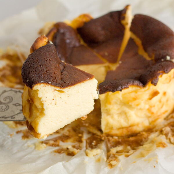 Mini Burnt Cheesecake Mini Burnt Cheesecake