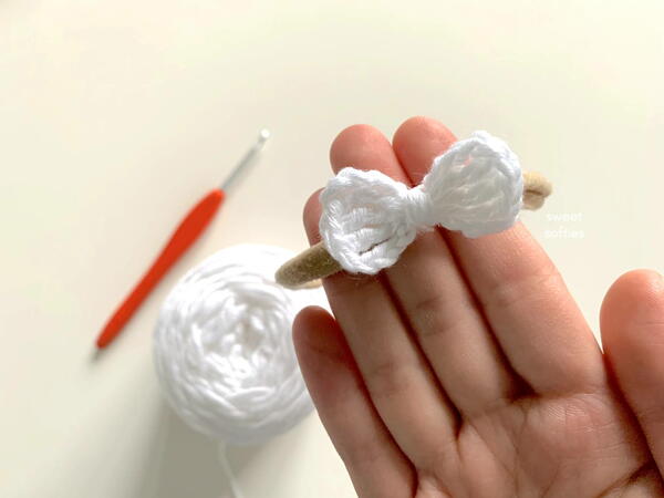 Easiest Little Crochet Bow Easiest Little Crochet Bow