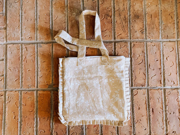 Ruffled Zipper Tote Ruffled Zipper Tote