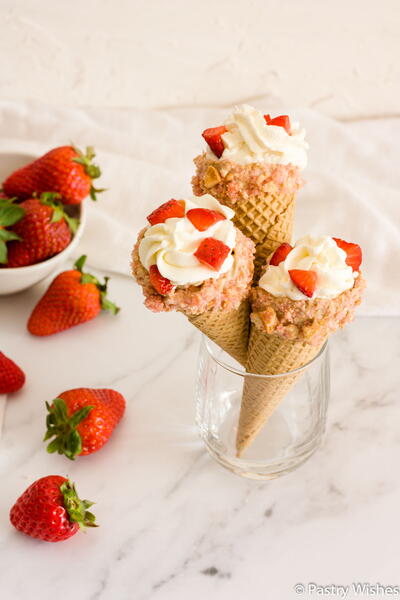 Strawberry Crunch Cheesecake Cones Strawberry Crunch Cheesecake Cones