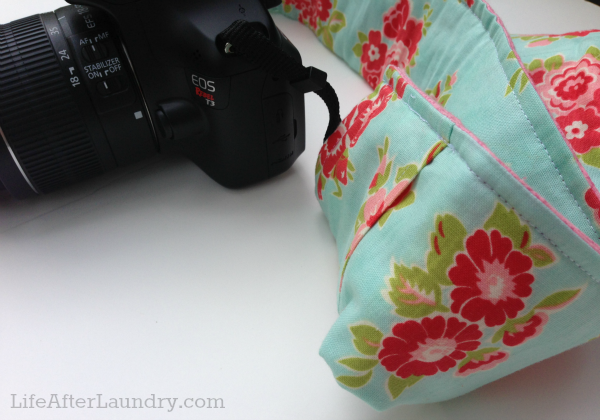 DIY Camera Strap Cover with Pocket DIY Camera Strap Cover with Pocket