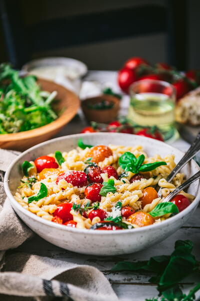 5-ingredient Pasta With Cherry Tomatoes 5-ingredient Pasta With Cherry Tomatoes