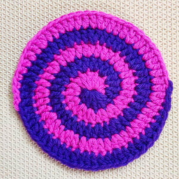 How To Make A Solid Two Color Spiral Crochet Circle How To Make A Solid Two Color Spiral Crochet Circle