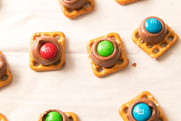 3 Ingredient Hershey Kiss Pretzels 3 Ingredient Hershey Kiss Pretzels