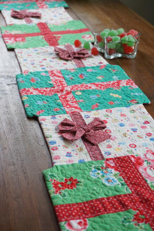 Holiday Table Runner Tutorial Holiday Table Runner Tutorial