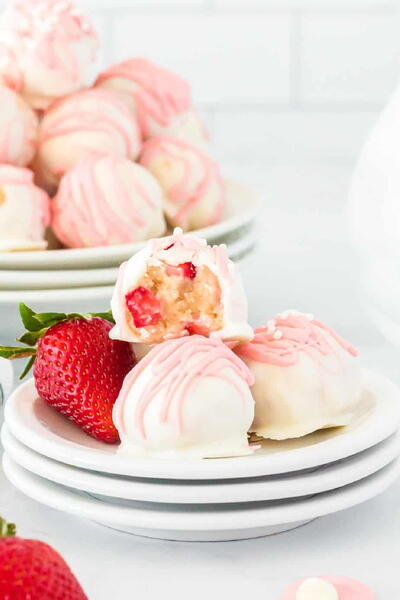 Strawberry Shortcake Truffles (with Golden Oreos)