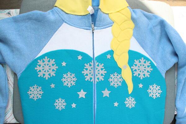 DIY No-Sew Elsa Hoodie DIY No-Sew Elsa Hoodie