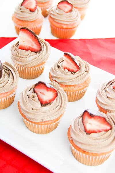 Chocolate Covered Strawberries Cupcakes