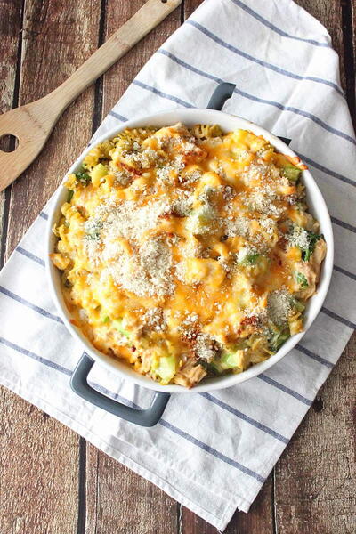 Skinny-ish Cheesy Broccoli and Chicken Bake Skinny-ish Cheesy Broccoli and Chicken Bake