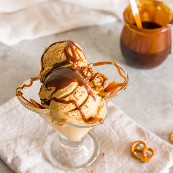 Salted Caramel Pretzel Ice Cream no Churn Salted Caramel Pretzel Ice Cream (no Churn)