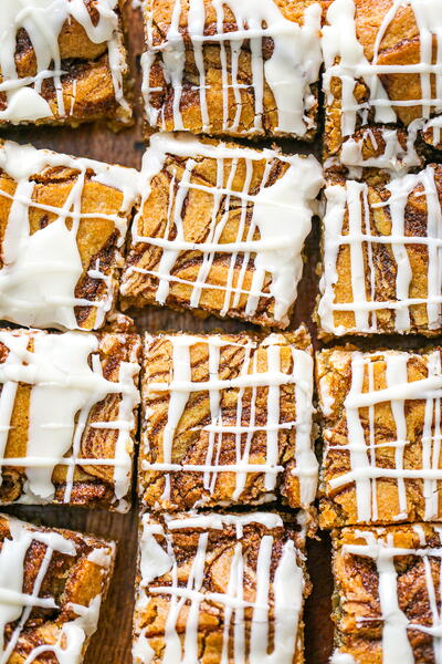 Cinnamon Roll Blondies Cinnamon Roll Blondies