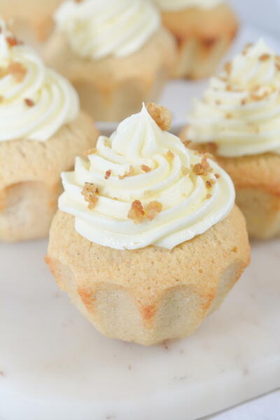 French Toast Cinnamon Cupcakes With Maple Frosting French Toast Cinnamon Cupcakes With Maple Frosting