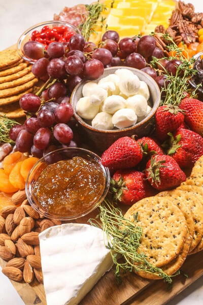 Easy Charcuterie Board Easy Charcuterie Board