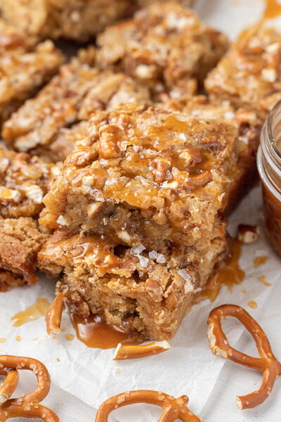 Salted Caramel Pretzel Blondies Salted Caramel Pretzel Blondies