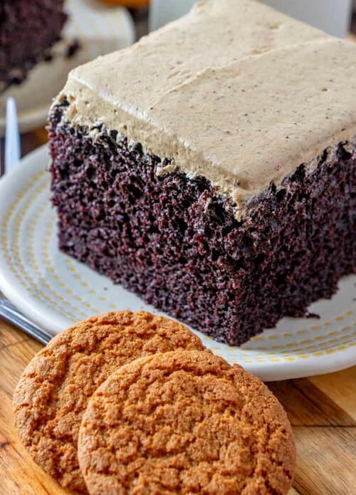 Holiday Dark Chocolate Cake with Gingerbread Frosting Holiday Dark Chocolate Cake with Gingerbread Frosting