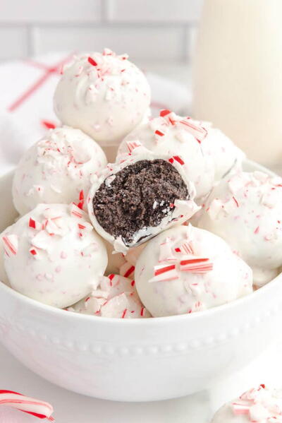 Peppermint Oreo Cookie Balls Peppermint Oreo Cookie Balls