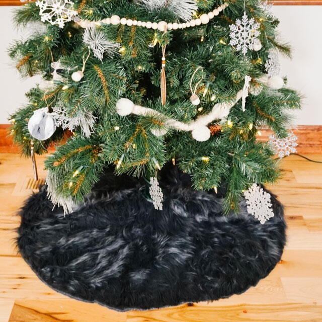 DIY Faux Fur Tree Skirt DIY Faux Fur Tree Skirt
