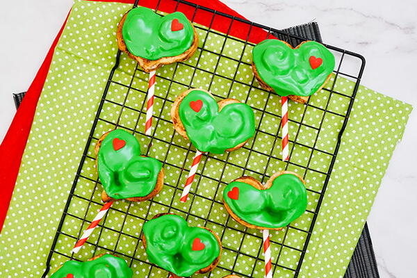 Grinch Cinnamon Rolls