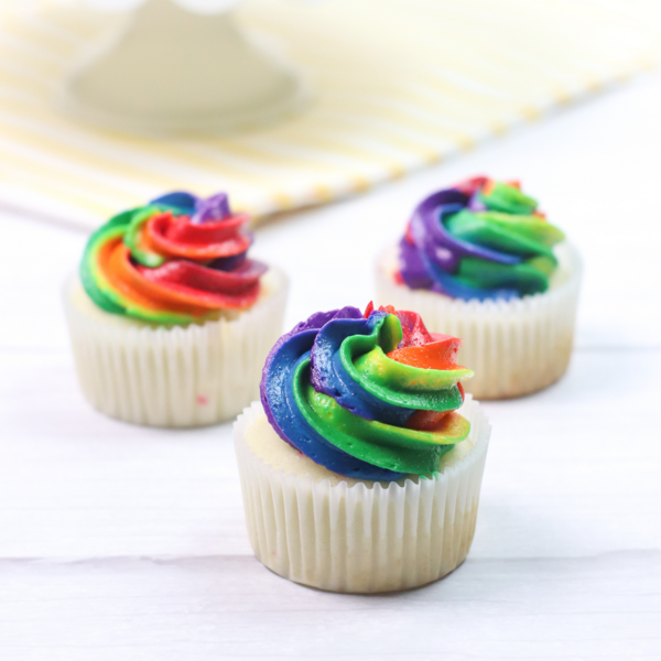 Vanilla Marshmallow Filled Cupcakes Vanilla Marshmallow Filled Cupcakes