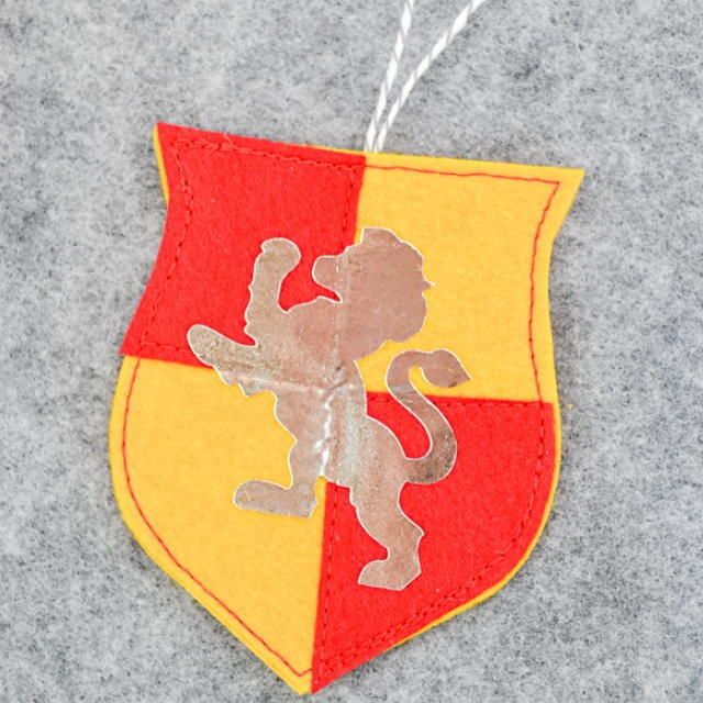 DIY Gryffindor Ornament DIY Gryffindor Ornament