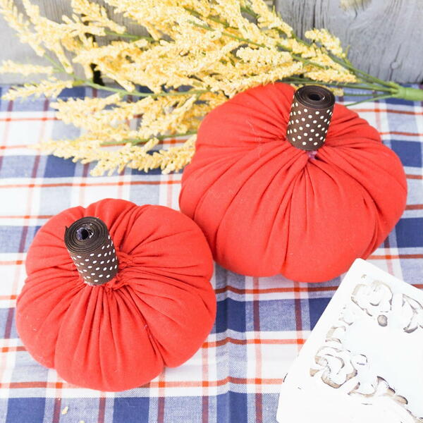 Easy DIY Fabric Pumpkins Easy DIY Fabric Pumpkins