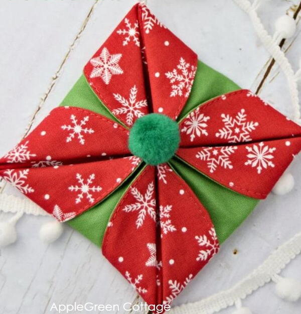 The Cutest DIY Origami Ornaments The Cutest DIY Origami Ornaments