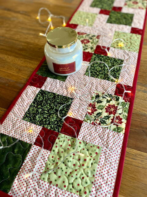 Quick and Easy Christmas Table Runner Quick and Easy Christmas Table Runner