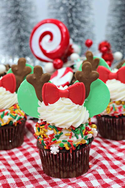 Minnie Mouse Reindeer Cupcakes