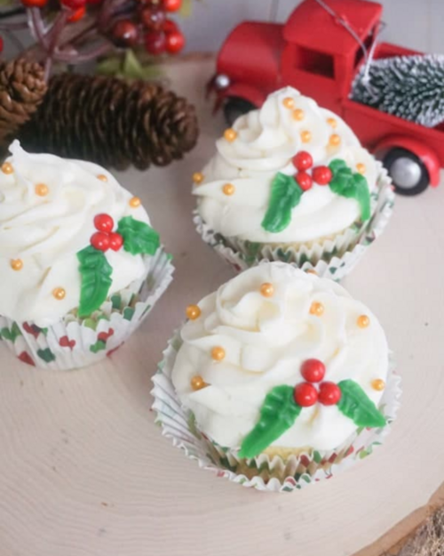 Christmas Holly Cupcakes Christmas Holly Cupcakes