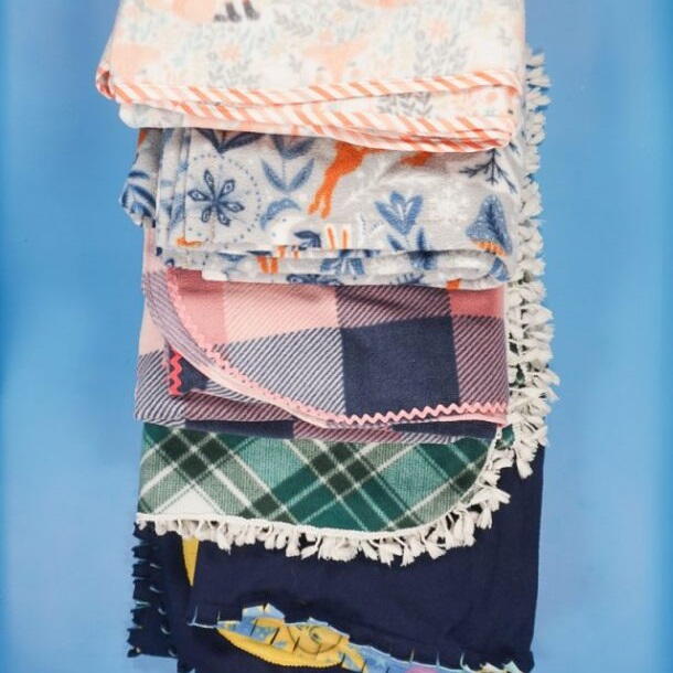 DIY Fleece Blanket in 6 Ways DIY Fleece Blanket in 6 Ways