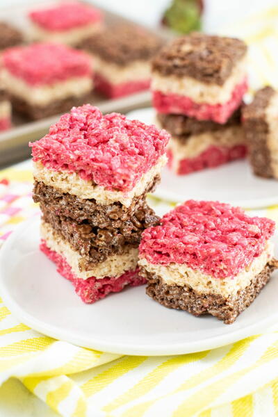 Strawberry Chocolate Rice Krispie Treats Strawberry Chocolate Rice Krispie Treats