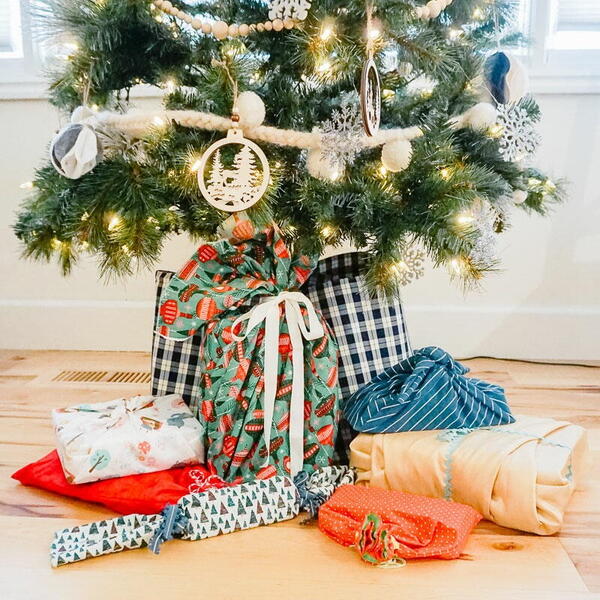 Wrap Gifts With Fabric Wrap Gifts With Fabric