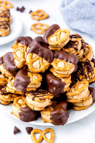 Peanut Butter Pretzel Bites buckeyes Peanut Butter Pretzel Bites “buckeyes”