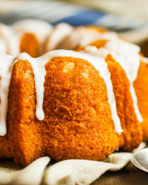 Glazed Cinnamon Bundt Cake Glazed Cinnamon Bundt Cake