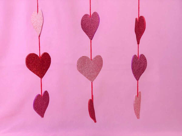 Easy Glitter Heart Garland Easy Glitter Heart Garland
