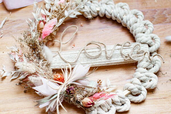 Easy Macramé Wreath With Dried Flowers