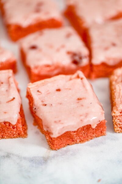 Super Easy Strawberry Brownies Super Easy Strawberry Brownies