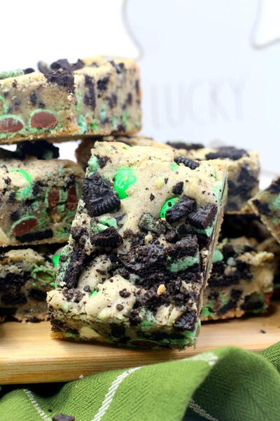 Loaded Mm Oreo Cookie Bars For St Patricks Day Loaded M&m Oreo Cookie Bars For St. Patrick’s Day